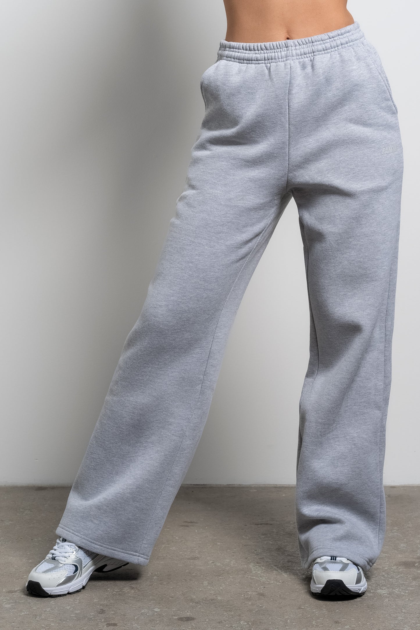 Grey Straight Fit sweatpants - for dame - Famme - Sweatpants