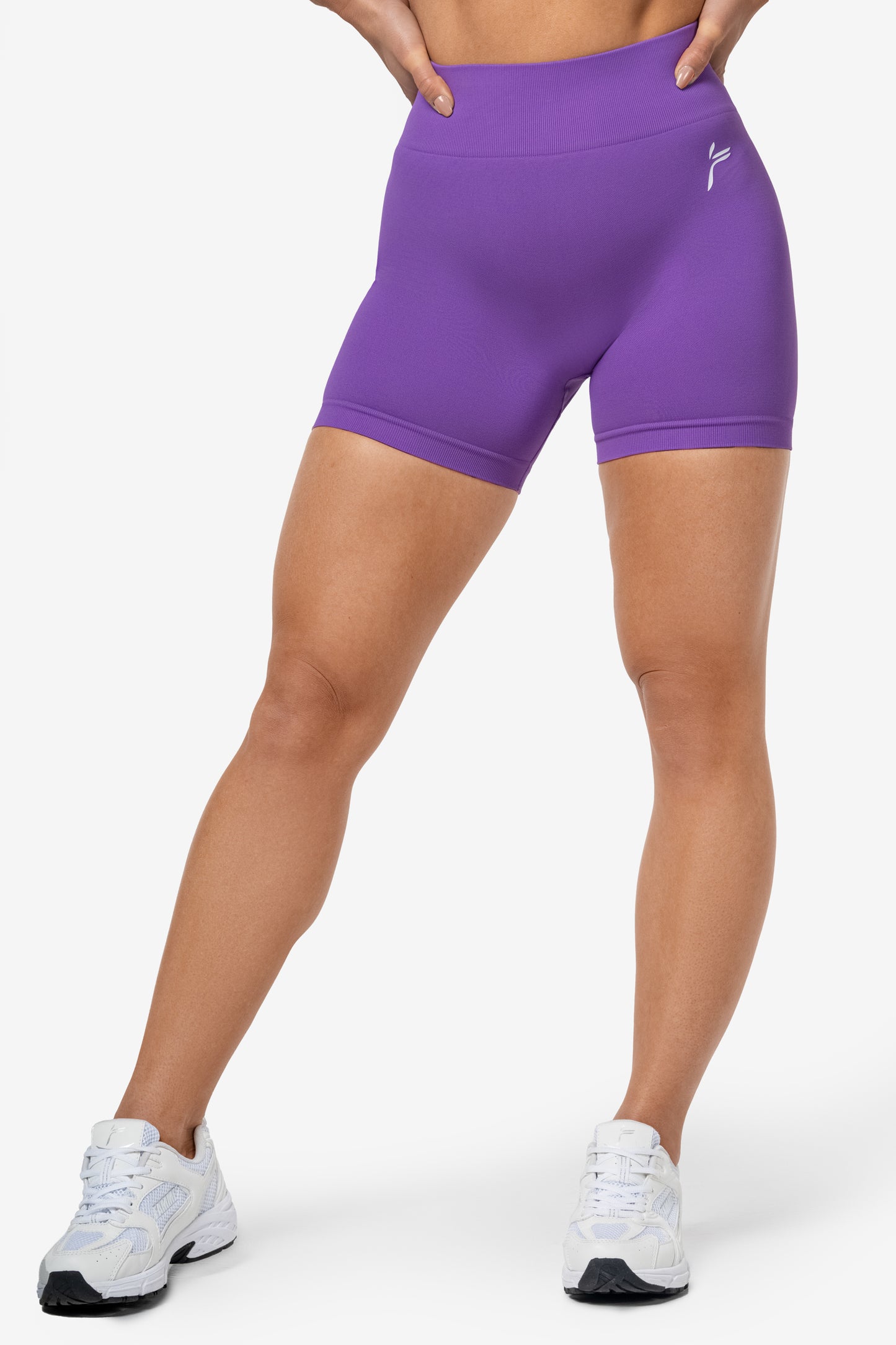 Purple Lunge Scrunch Shorts - for dame - Famme - Shorts
